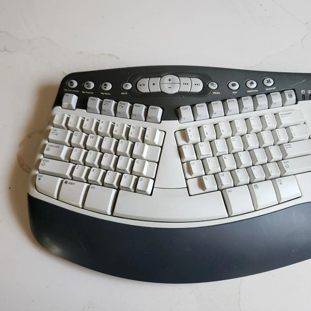 Microsoft Multimedia Keyboard 1.0A Vintage Erganomic